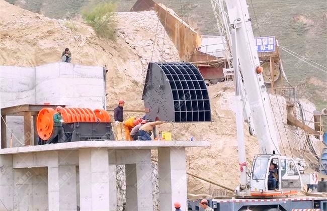 錘式破碎機(jī)上機(jī)殼安裝