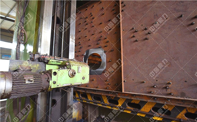 在車間加工的振動篩