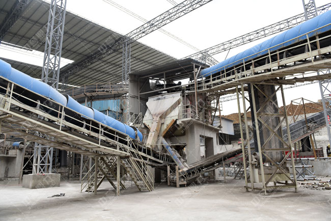 石灰石破碎生產線現場一角