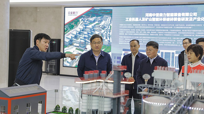 張治民董事長介紹中譽鼎力循環(huán)建材產業(yè)園項目